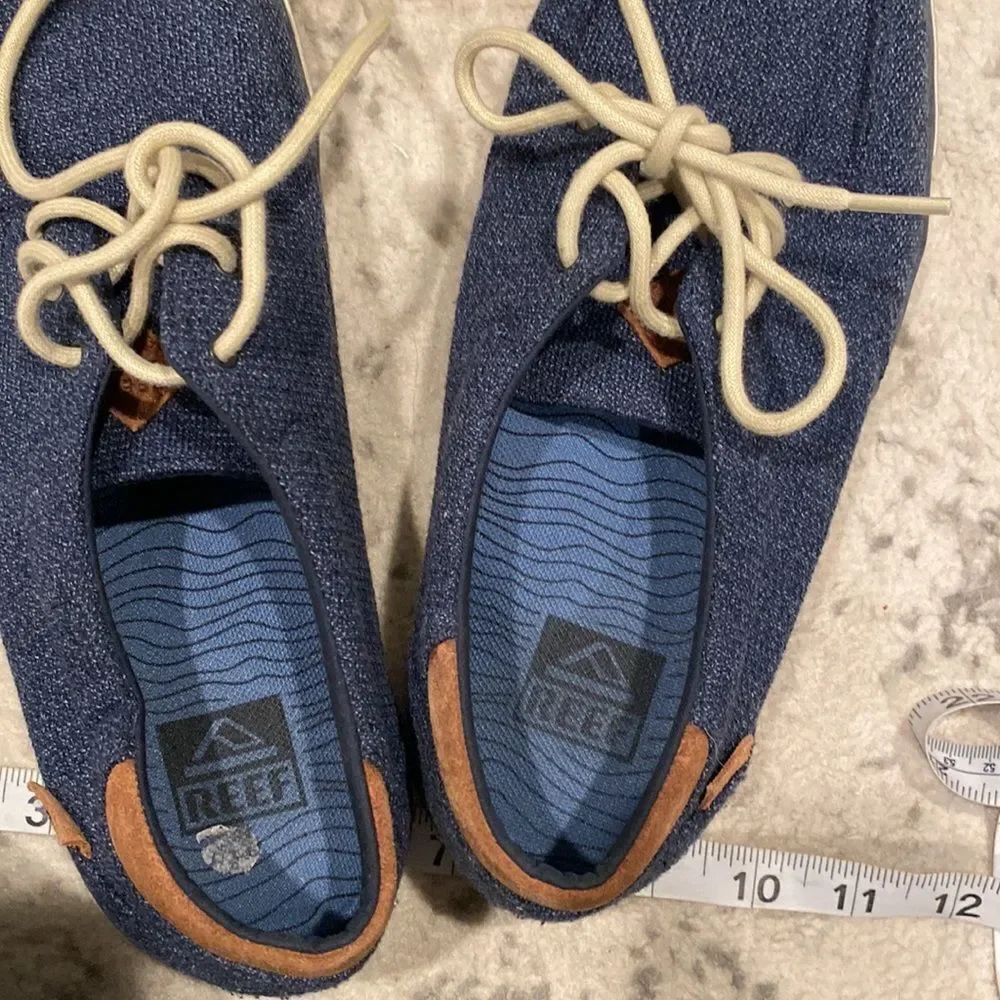 REEF DECKHAND 3 shoes size 10 in EUC navy blue with suede accent  GUC